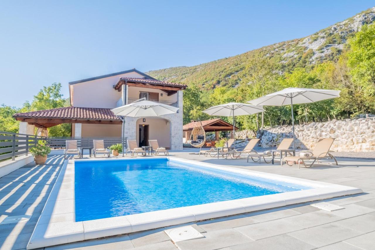 Amazing 4 Bedroom Villa With Swimming Pool And Wifi, Family Frendly Tribalj  Exterior foto