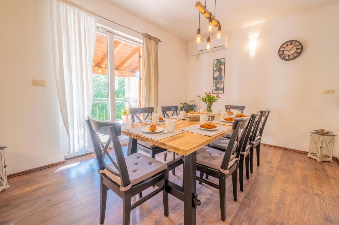 Amazing 4 Bedroom Villa With Swimming Pool And Wifi, Family Frendly Tribalj  Exterior foto